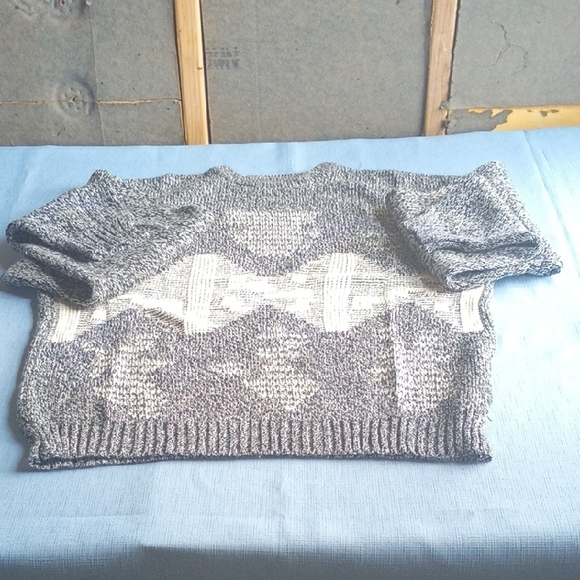 Zeppelin Other - Men's Classic Gray and White Crewneck Sweater